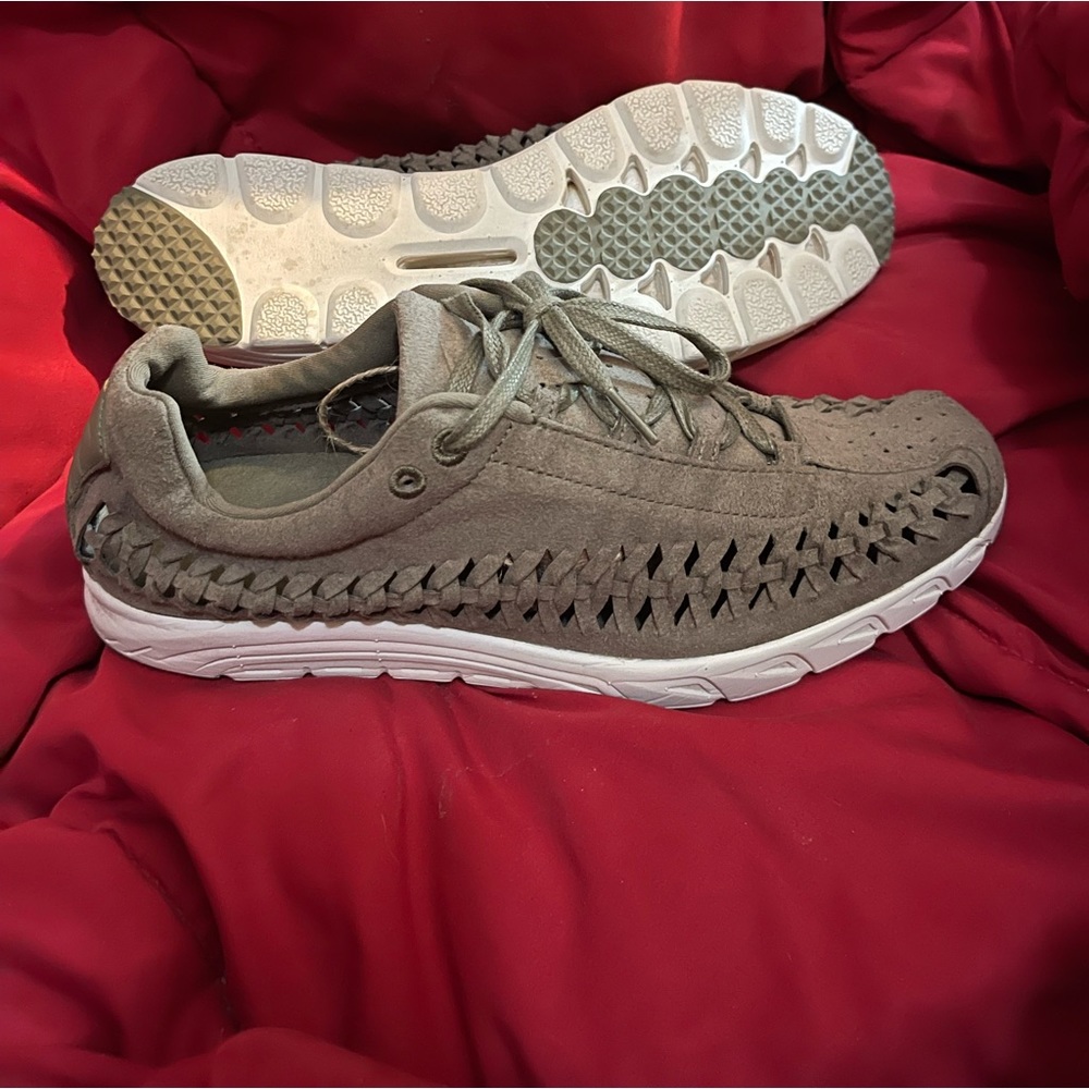 Men’s Nike woven shoes size 11